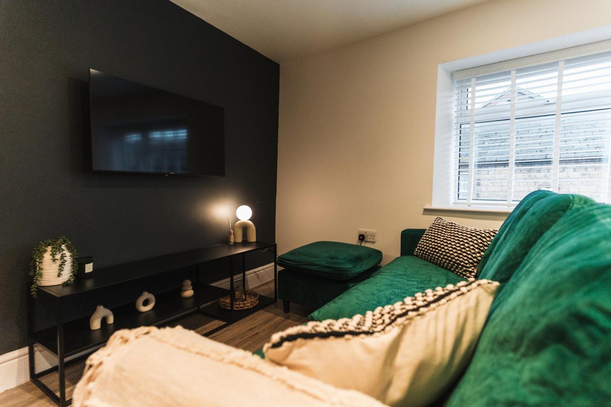 Feature Stone, Stunning Apartment, 2 X King Beds And Single, Sleeps 5 Castle Cary Ngoại thất bức ảnh