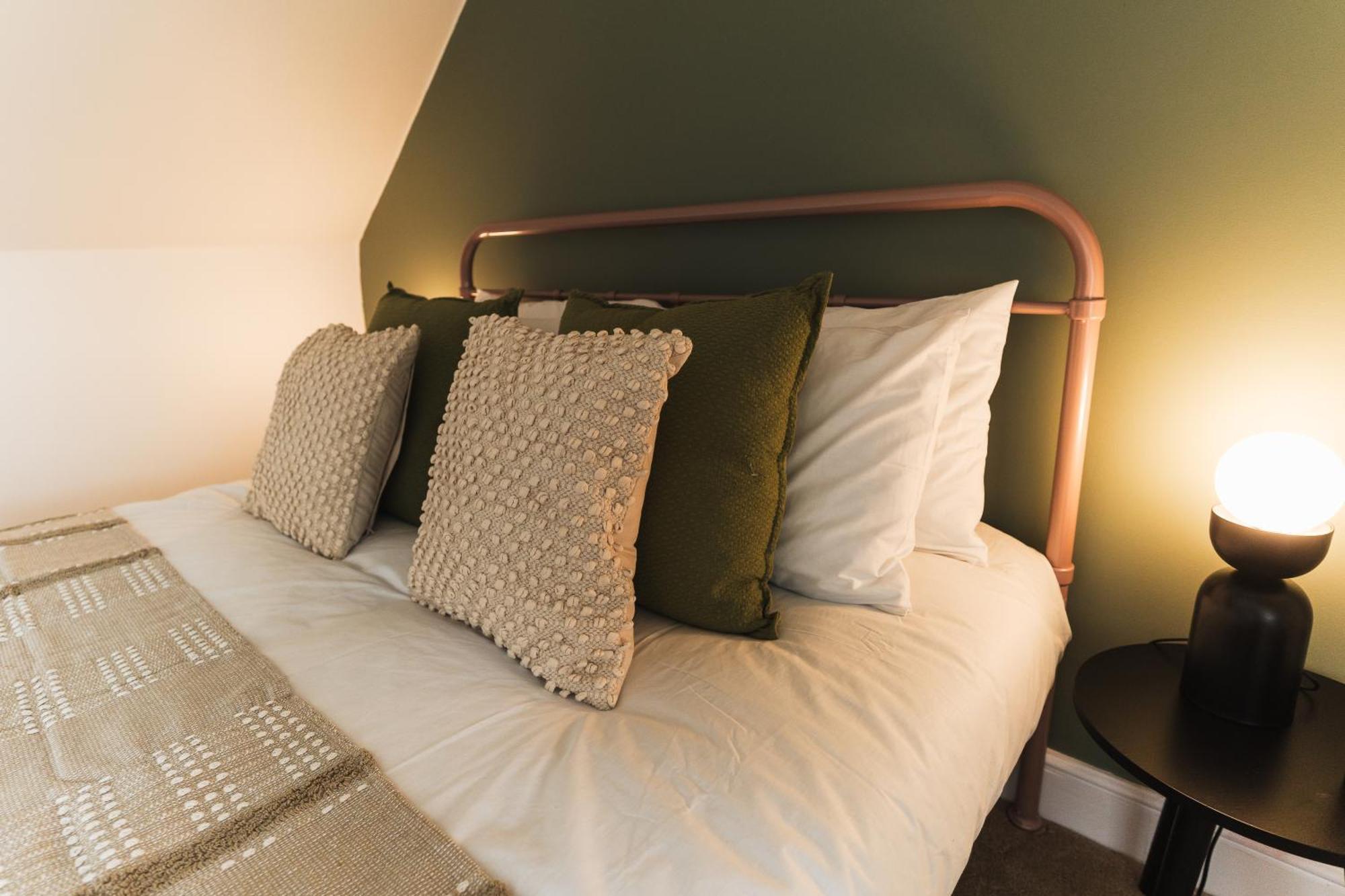 Feature Stone, Stunning Apartment, 2 X King Beds And Single, Sleeps 5 Castle Cary Ngoại thất bức ảnh
