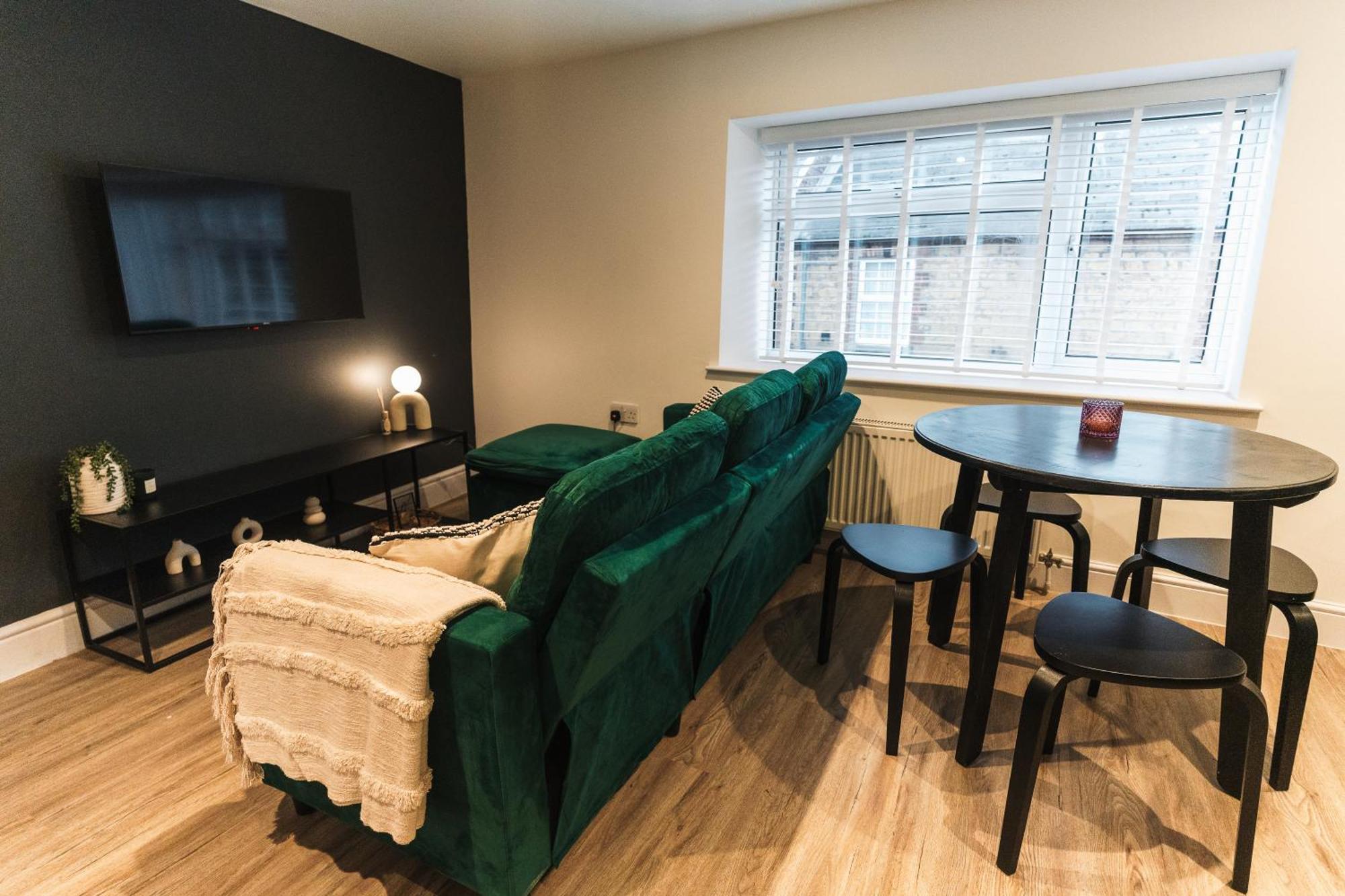 Feature Stone, Stunning Apartment, 2 X King Beds And Single, Sleeps 5 Castle Cary Ngoại thất bức ảnh